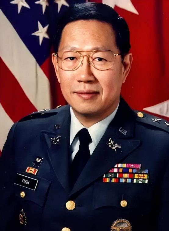 美国二星少将傅履仁，系第一位华人美军少将。其家族在清朝时期隶属于八旗满洲正红旗，