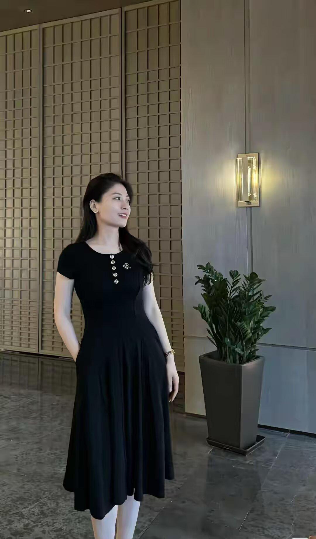 “一个人面对一切的时候，那不叫勇敢，也不叫坚强，那叫没办法…”