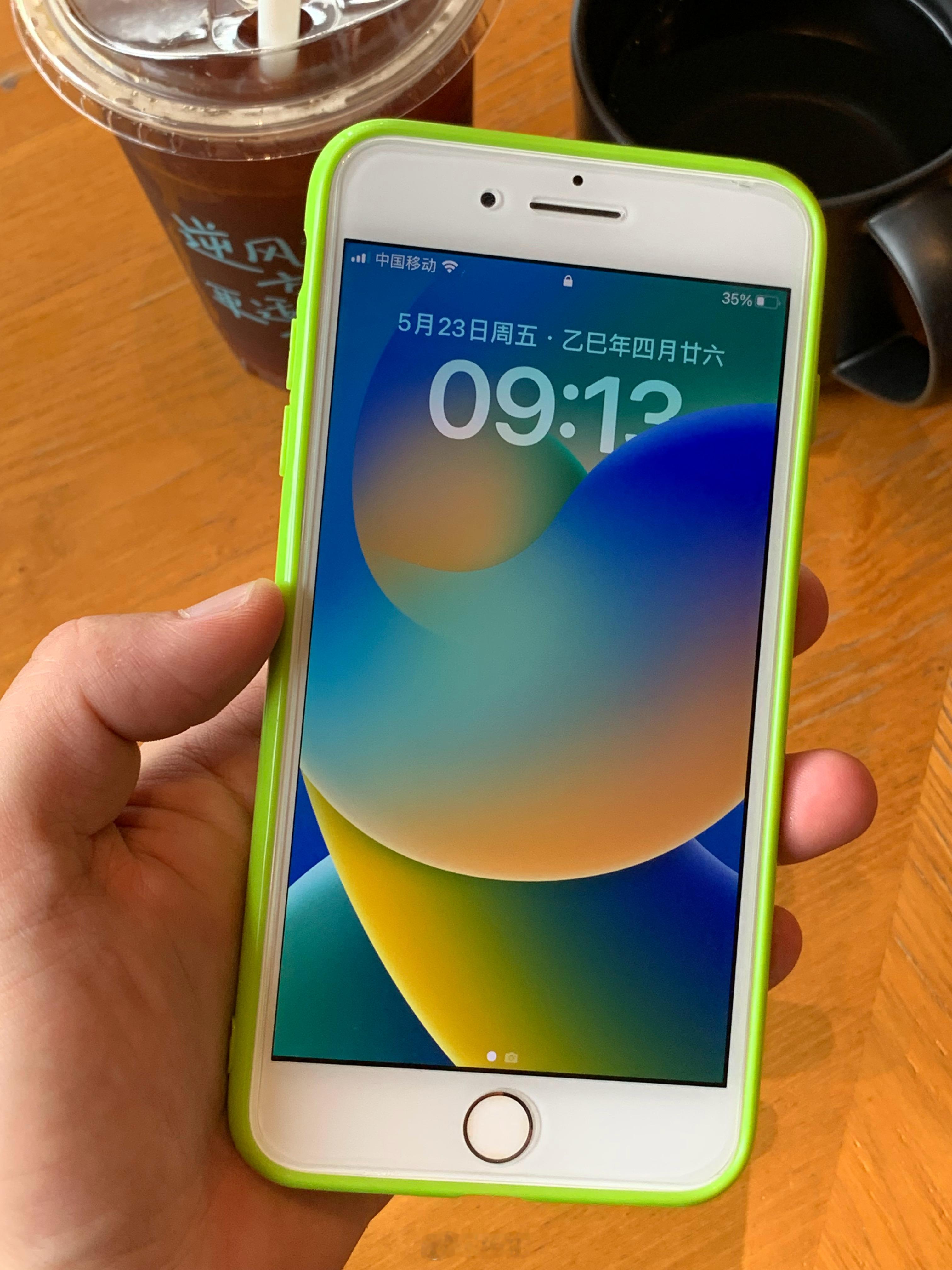 消费降级，知名互联网大V大彬子还在用home键iPhone。​​​