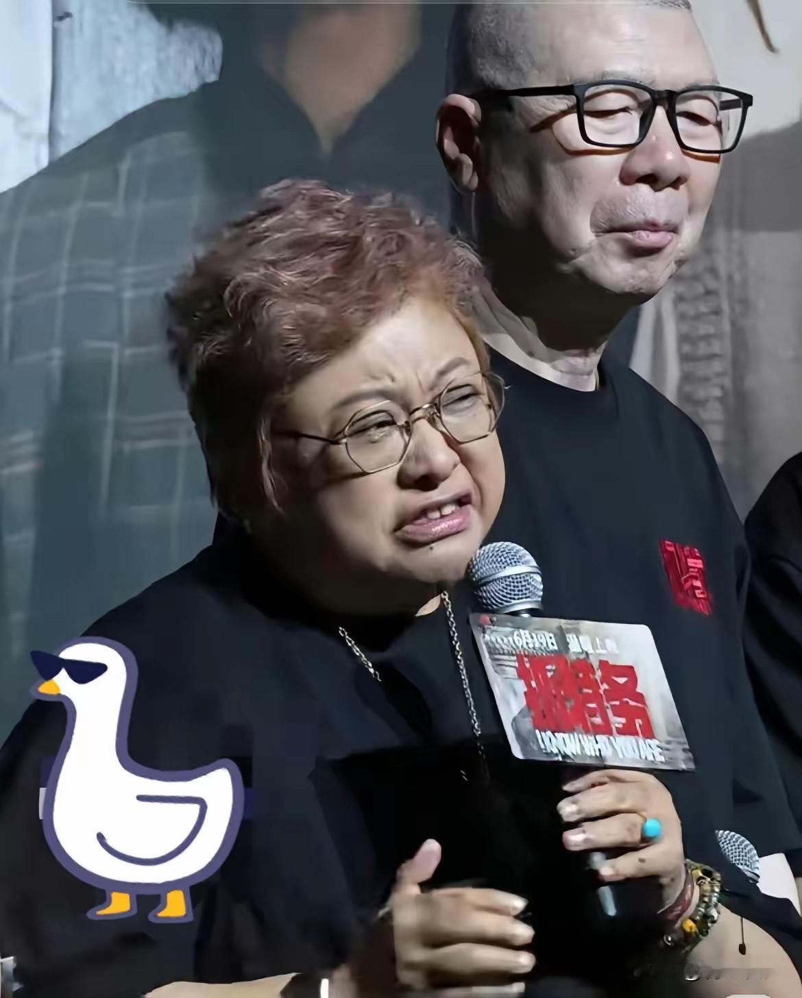 冯小刚听韩红这么说，他当时心里挺慌的。因为韩红没说话之前，冯小刚就说：不求大家夸