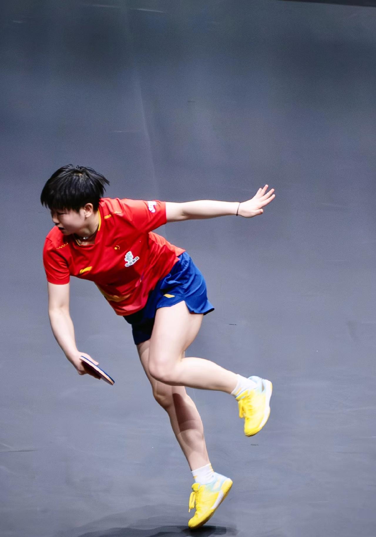 国乒教练一公布，网友破防了！莎莎是唯一没有被有能力的教练带过的。硬生生自己打出