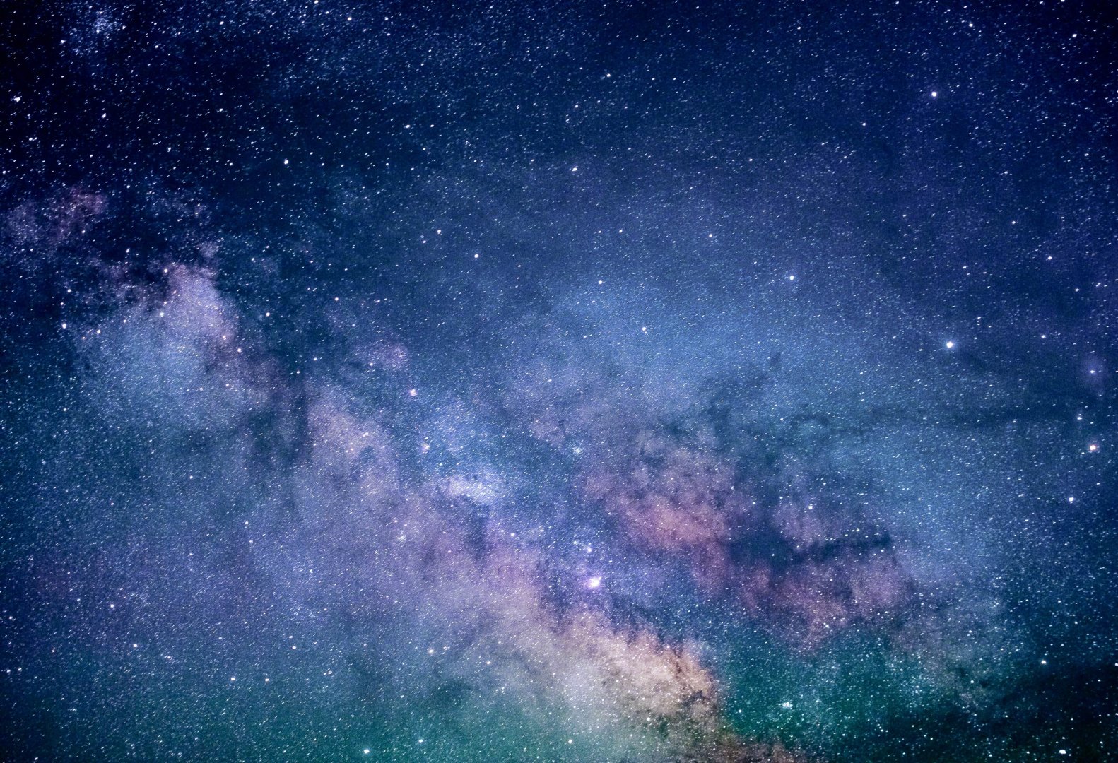过去20多年，宇宙学家一直默认一件事：把宇宙越推越开的那股力量，从大爆炸到今天始