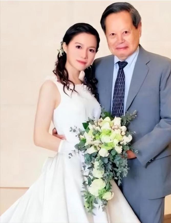 [点赞]都以为翁帆只得了清华公寓的使用权，殊不知杨振宁留给她的，根本不是房子，