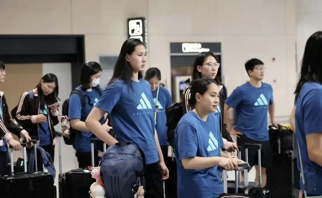分享女排点滴2026世界女排联赛首周中国女排14+2参赛名单出炉。二传由张籽萱、