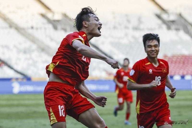 越南评论员那话“韩国U23比中国更强”都有6亿阅读量了，真是开场就悬念爆发。在U