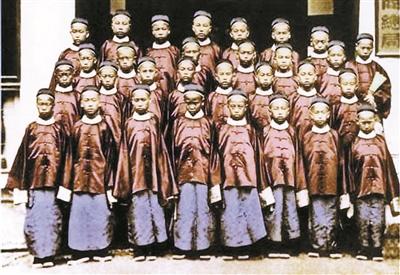 1881年，詹天佑即将学成毕业准备再深造三年时，清政府突然下令让留学生必须放下学