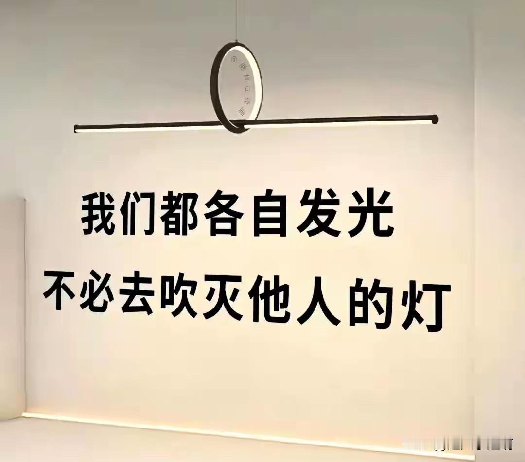 昨天闺女跟我一边逛街，一边聊了聊天。她说：“其实我也不是不亲我姥姥，也不是不