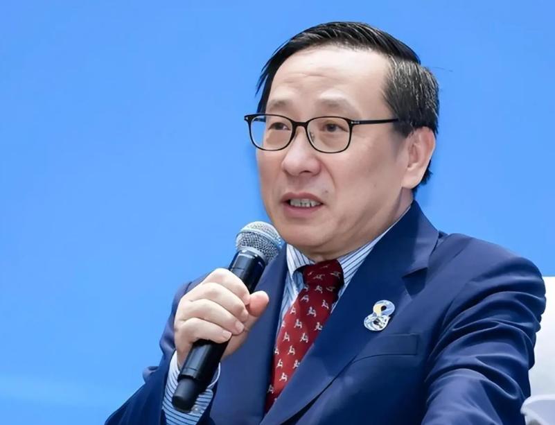 8月7日，学者高志凯在观察者网专访中提出研判，特朗普为保住共和党众议院席位，大概