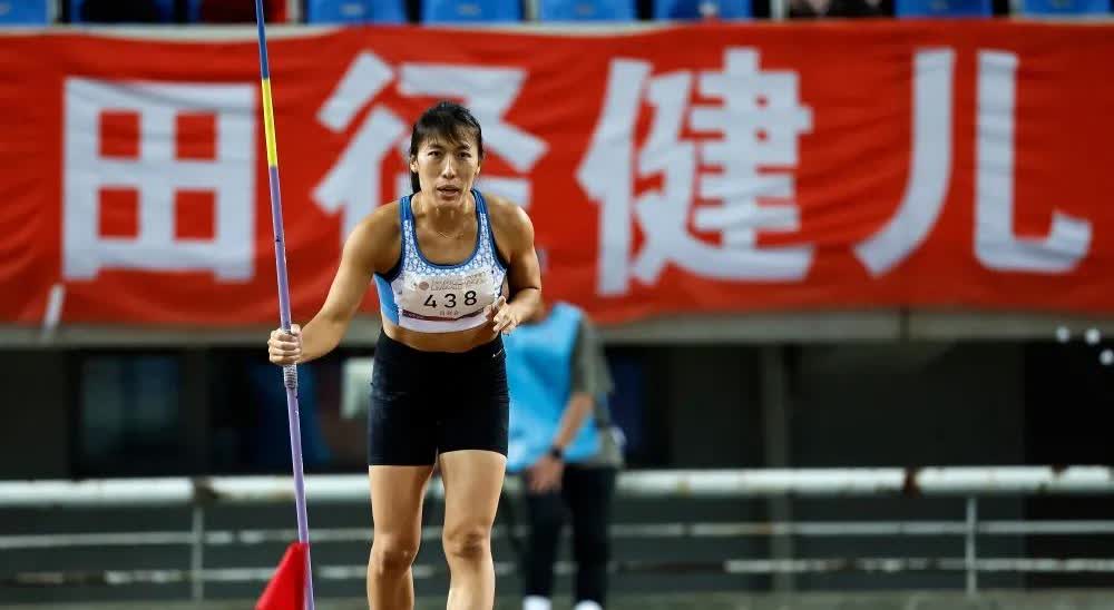 女子田径亚洲纪录。1、跳高：2.03米，杜博维茨卡娅（哈萨克斯坦）2、撑