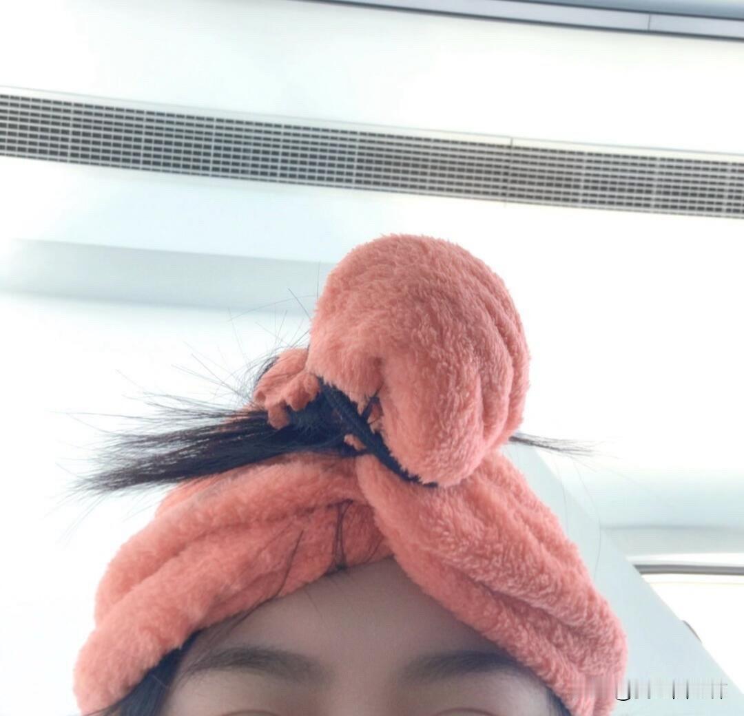 办公室的烟味儿导致我精神不正常了办公室总有人吸烟，夏天还能开窗，冬天关着门被空