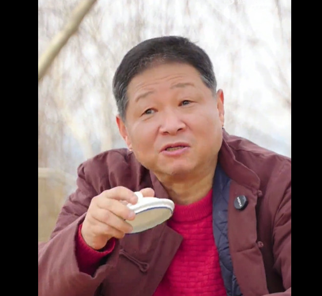 【#赵亮称养鸡是他的身家性命#：十分看重自己的名誉】近日，有网民发现，三德子直