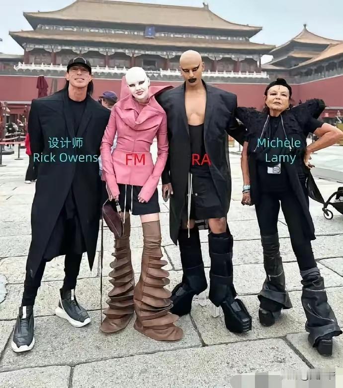 牛神蛇鬼，故宫的保安何在？怎不驱逐他们出去？