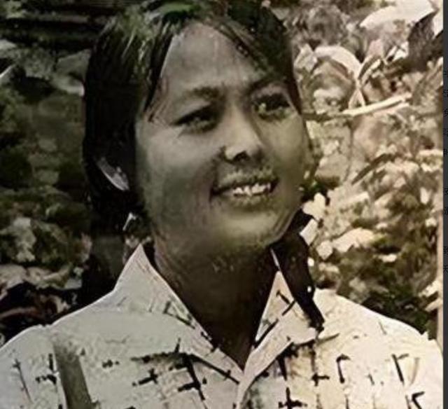 1986年夏天，北京故宫人头攒动，一个山东农村来的女人带着两个男人逛宫殿，她抬头