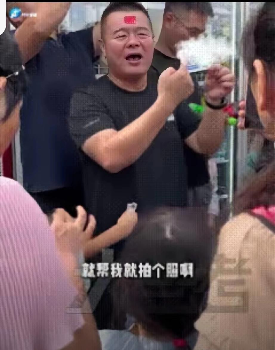 水直接拿，拍个码，有网再付！”这一句话，比花车巡游还亮眼。武汉光谷的国庆