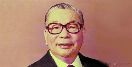 蒋经国在莫斯科留学，和冯玉祥女儿冯弗能谈恋爱，并发生关系，冯弗能是他的初恋。但他