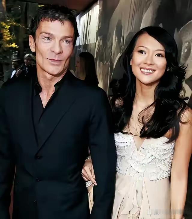 真正令我费解不已的，倒不是朱珠的那段经历，而是章子怡曾经那段低姿态的跨国恋情。