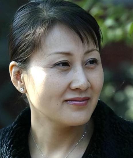 1996年，张凯丽听闻婆婆要来住，大手一挥，想着单独给婆婆买个房，谁知，丈夫却坚