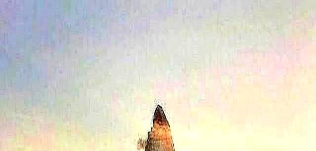 羽绒服不是保暖的，是发朋友圈的。三分钟抢光，转手加五千，不是因为冷，是因为好看