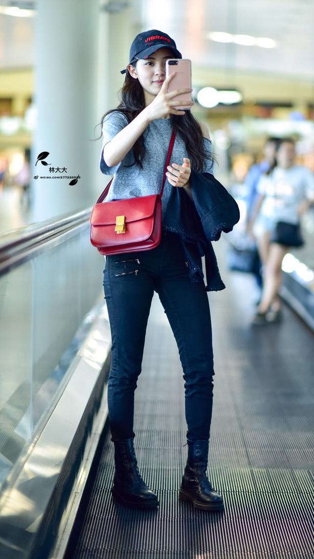 欧阳娜娜现机场巴掌脸筷子腿太美了网友可鞋子太尴尬了