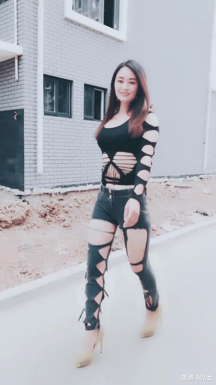 小姐这衣服, 好生奇怪!