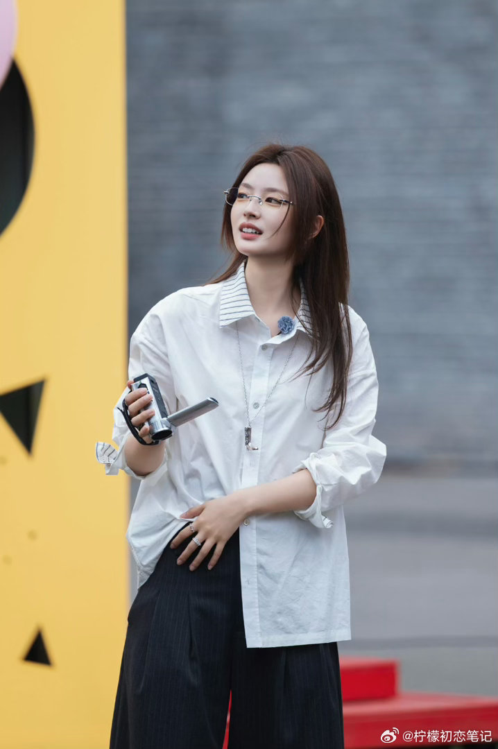 徐若晗是桃花坞御用摄影师吧徐若晗桃花坞御用摄影师解锁隐藏摄影技能，徐若晗成为桃花