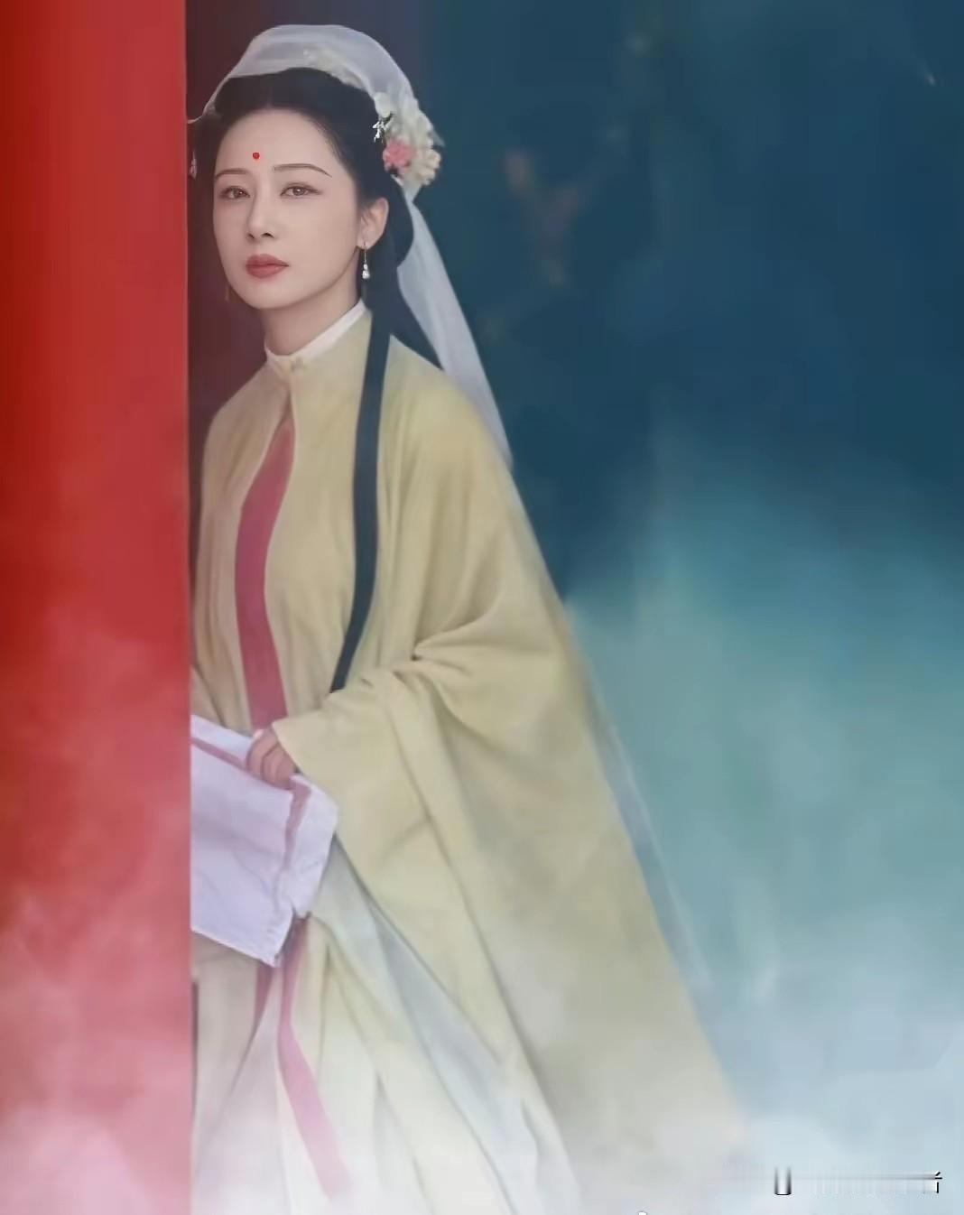 杨紫这是什么扮相，看起来好像西游记走出来的神仙，杨紫在童星行列里算是长得漂亮，最