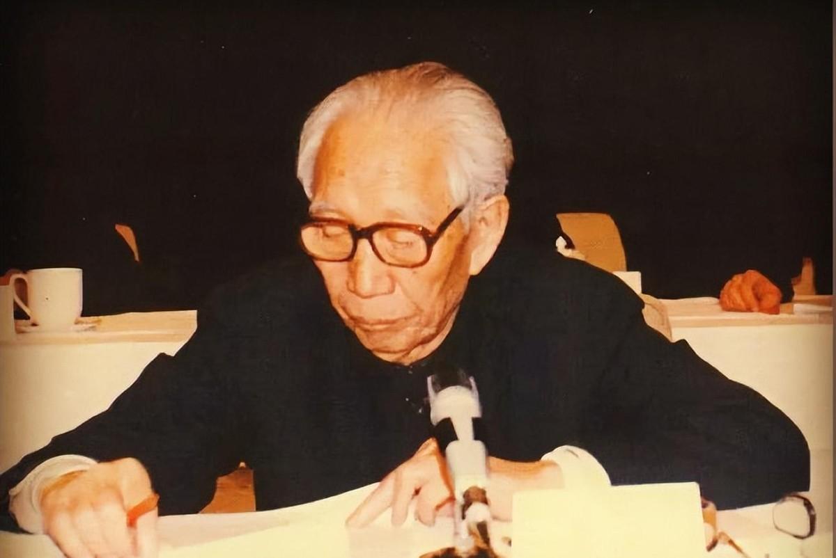 1952年，时任中共中央新疆分局第一书记的王震将军，因在新疆牧区推行社会改革时“