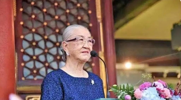 耿莹遭资产查封远赴美国？撂狠话：3年要在美国横着走！