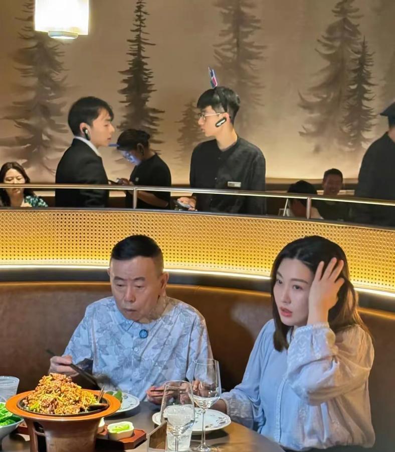 哇塞！潘长江的女儿好漂亮，看着没有他的基因痕迹[笑着哭][笑着哭][笑着哭]潘阳也算