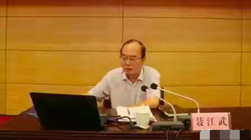 退休近7年被查！昔日搭档两个月前也落马10月14日下午，中央纪委国家监委网站