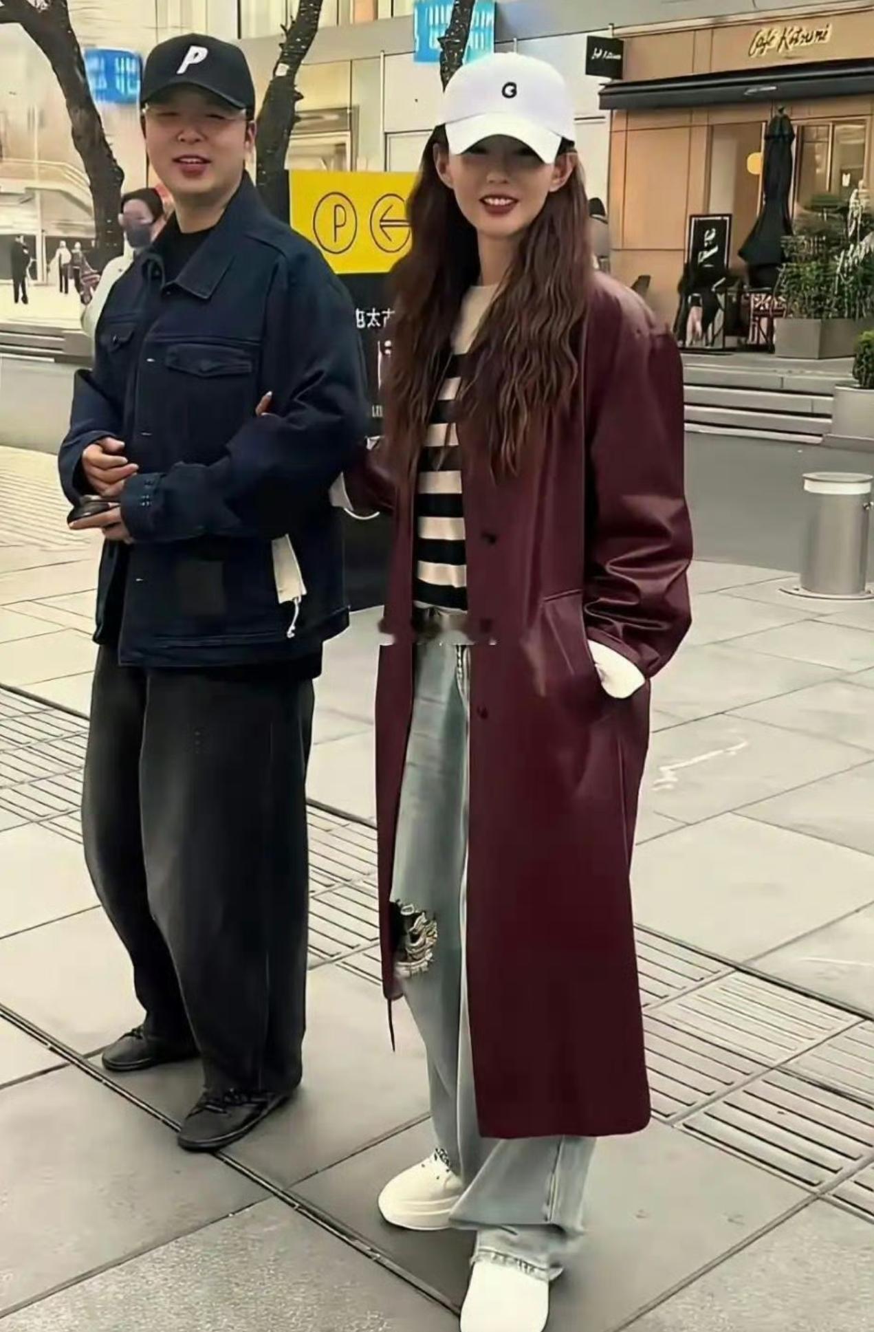 如果不是手挽着杜海涛，恐怕谁都认不出这是沈梦辰吧。
