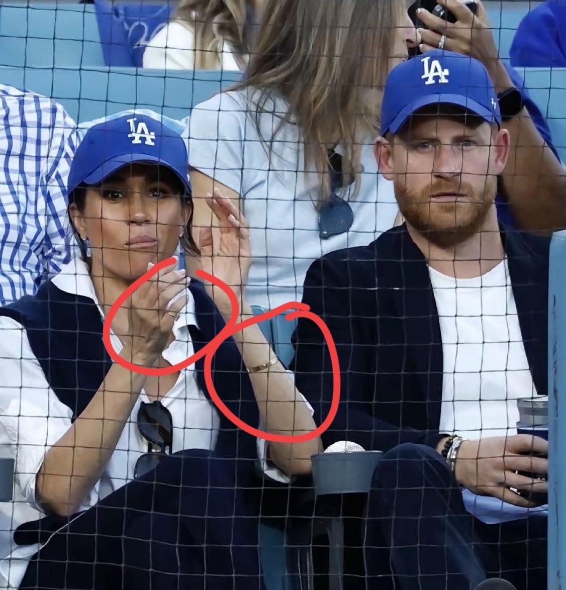 对于珠宝首饰，梅根应该是有执念吧！为何？每一次的活动，她的戒指、手镯，那是几乎