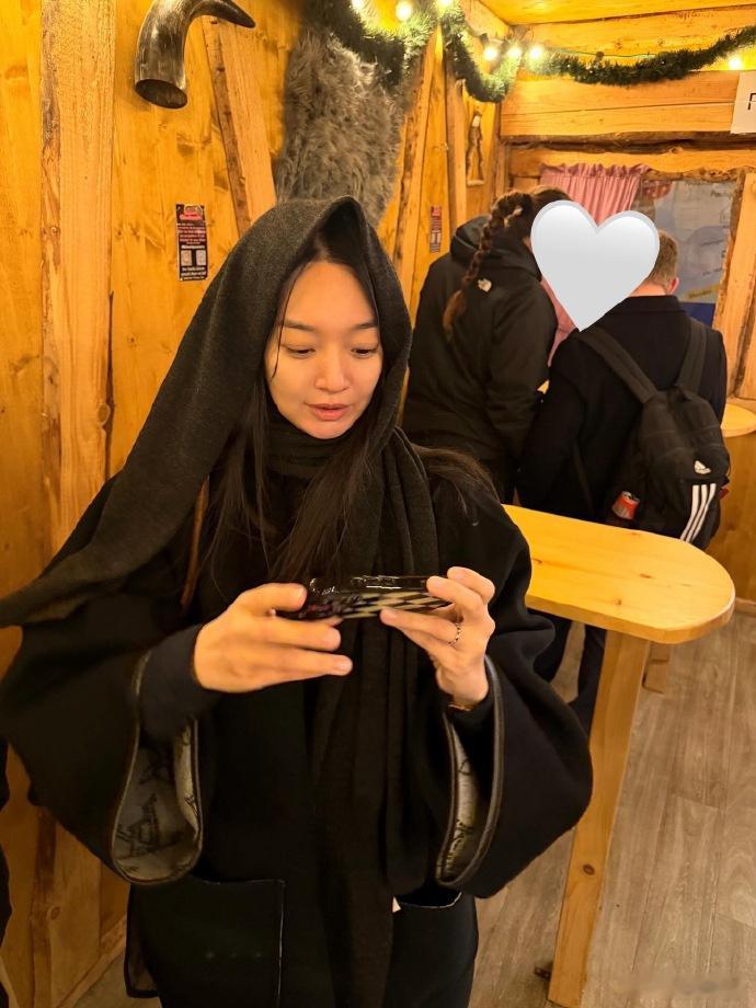 金宇彬申敏儿蜜月照金宇彬镜头下的申敏儿25日，申敏儿在ins晒出金宇彬在西班牙