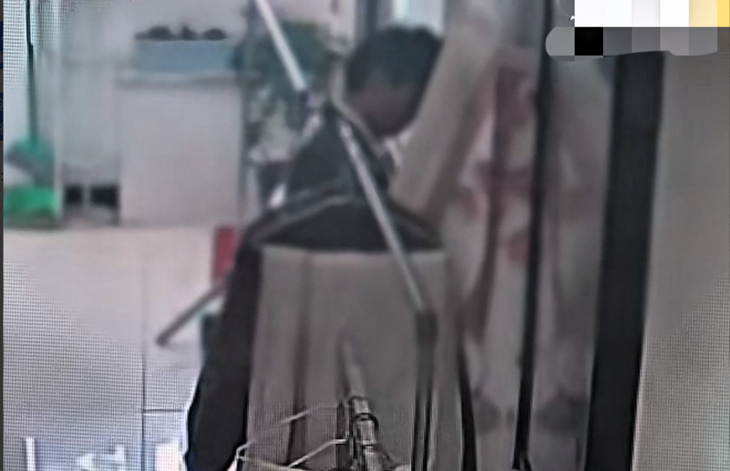 “人心难测啊！”北京，女子陪母亲去医院看病，回来突然发现放在家里的80克金首饰全
