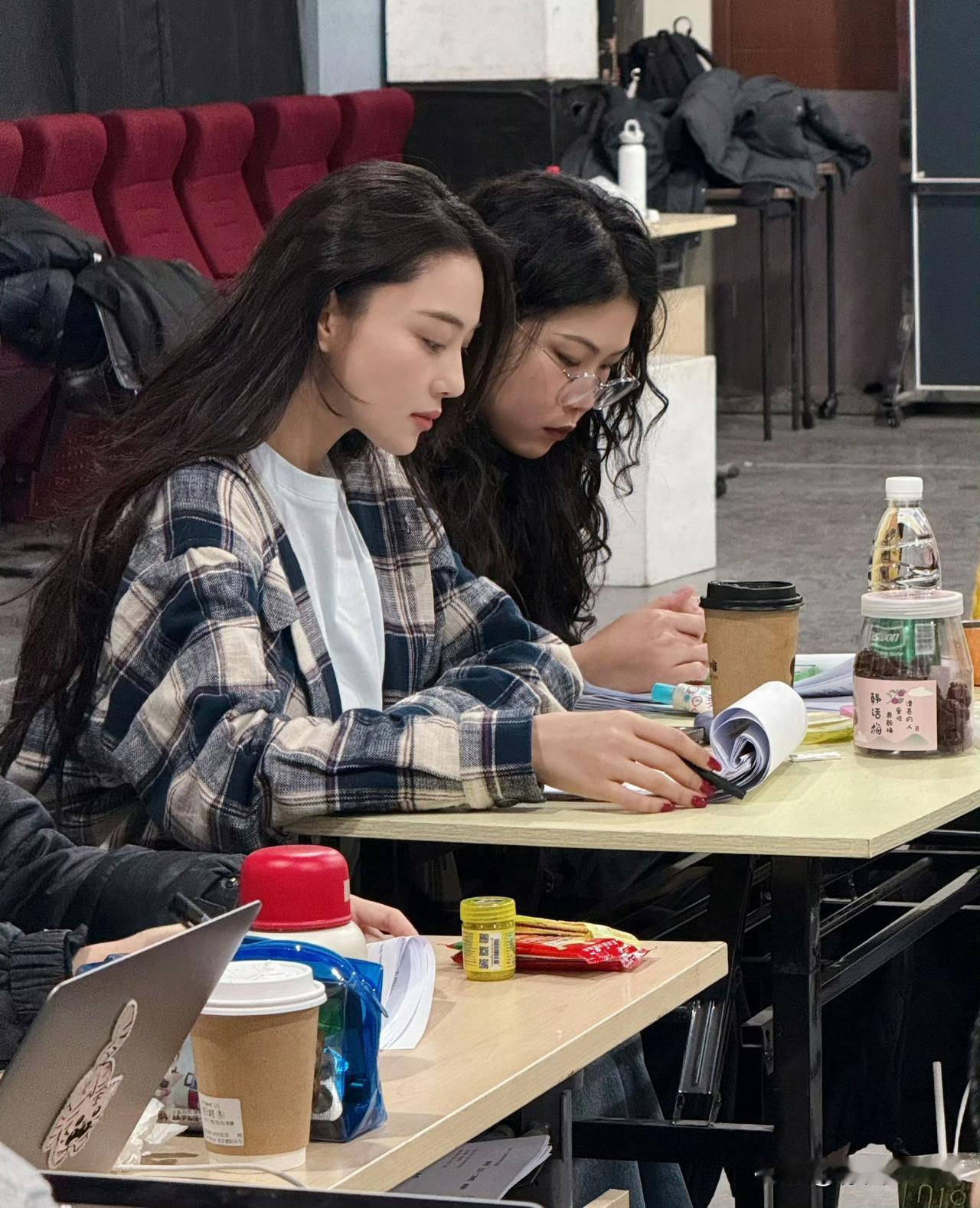 12月10日，张馨予，这七年变化太大！7年前的她穿着大胆，身上总带着股风尘气，