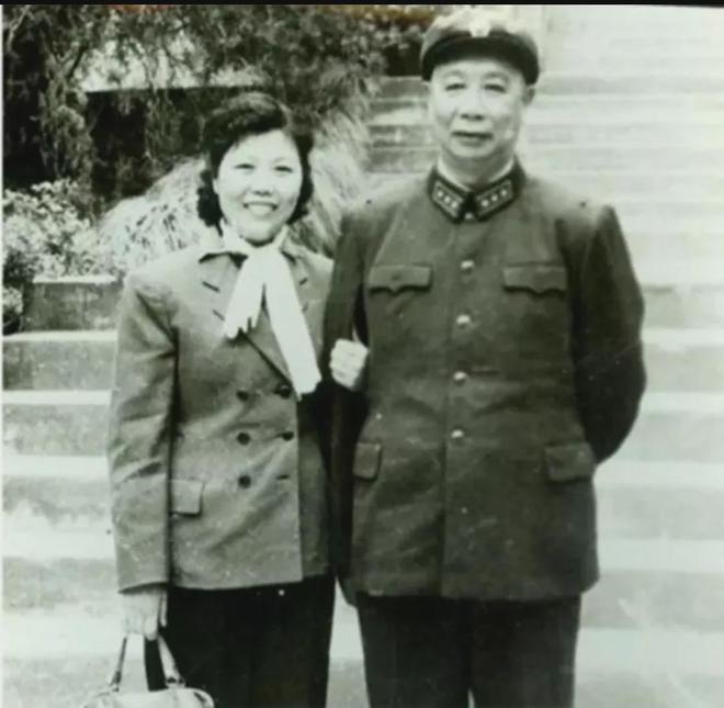 1980年，71岁的开国上将陈士渠与妻子协议离婚，谁知，6个子女却齐声地表示“早