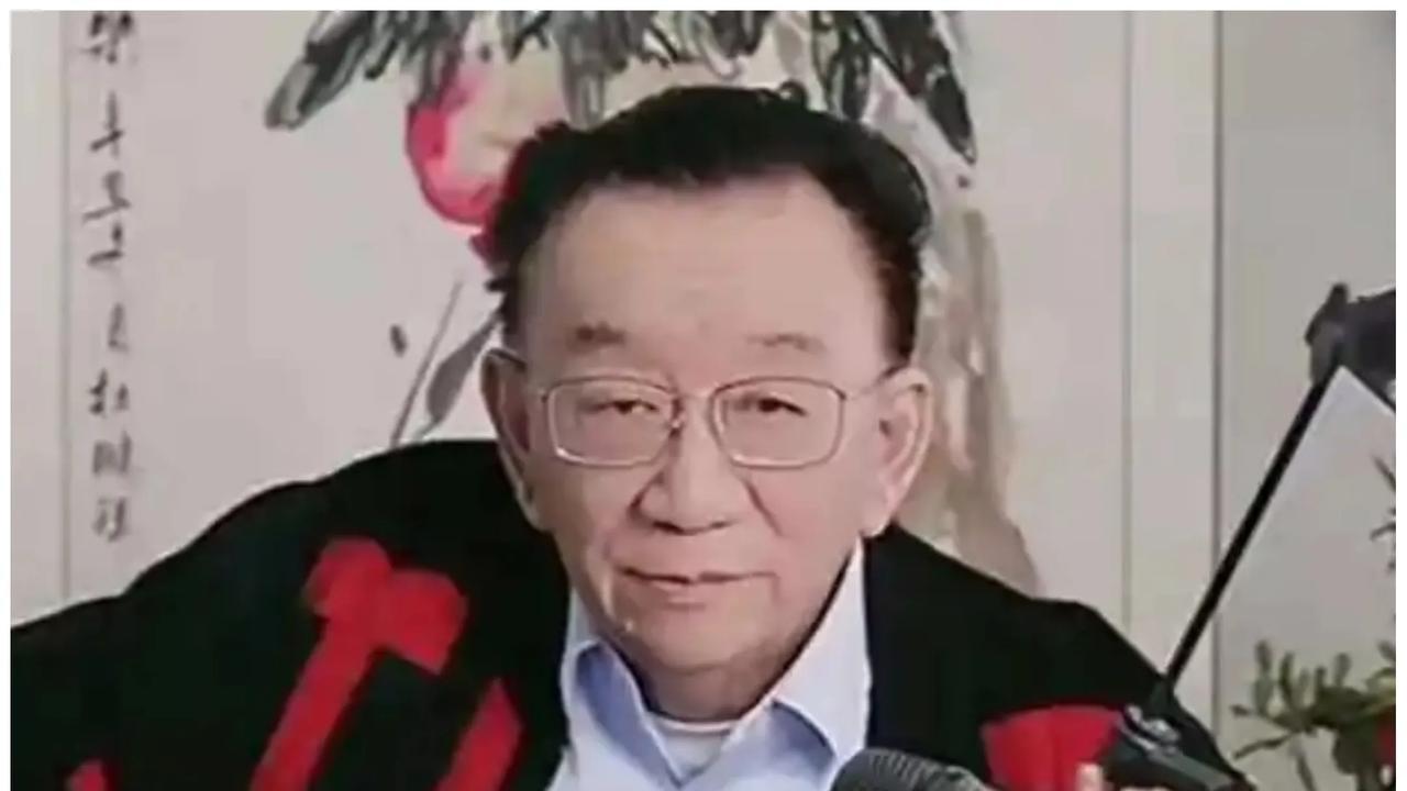 杨议侯耀华同祭拜侯宝林这侯门弟子，怎么还有内外之分？杨议老师的粉丝说他是