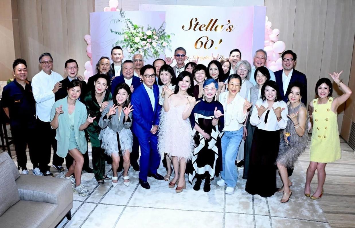 每次看到哈林带二货老婆公开亮相时，就会忍不住想起伊能静来。在一起23年，公开