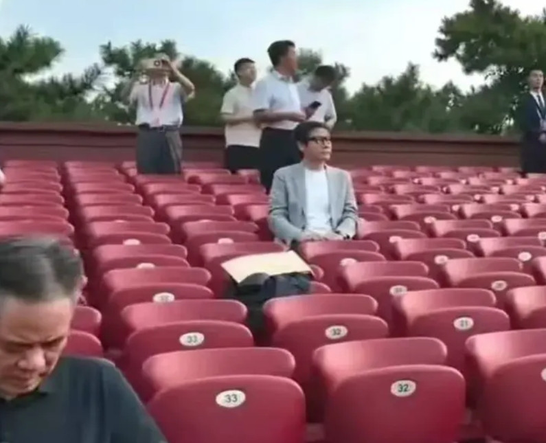我有种预感，雷军又要火了！这次不是因为小米出新产品了，而是因为他出现在天安门
