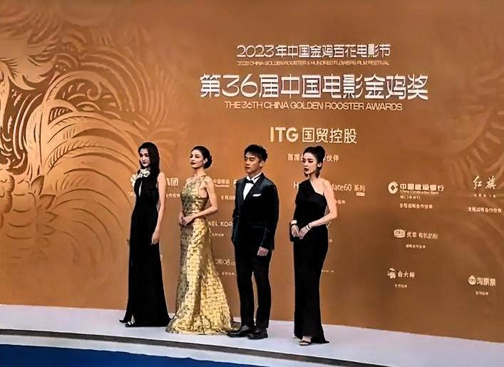 我的天！一个明艳火辣，一个仙气飘飘！两大美女同框，这谁能顶得住啊😍左边