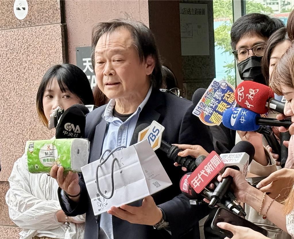 大罢免失败检讨王世坚带卫生纸送柯建铭要他做一件事民进党今天召开大罢免投票后
