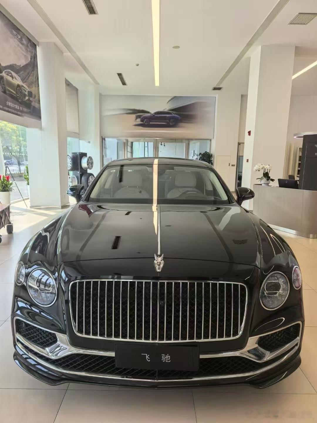宾利飞驰V8Edition8宝石黑/内饰亚麻白配帝王蓝全新现车​​​