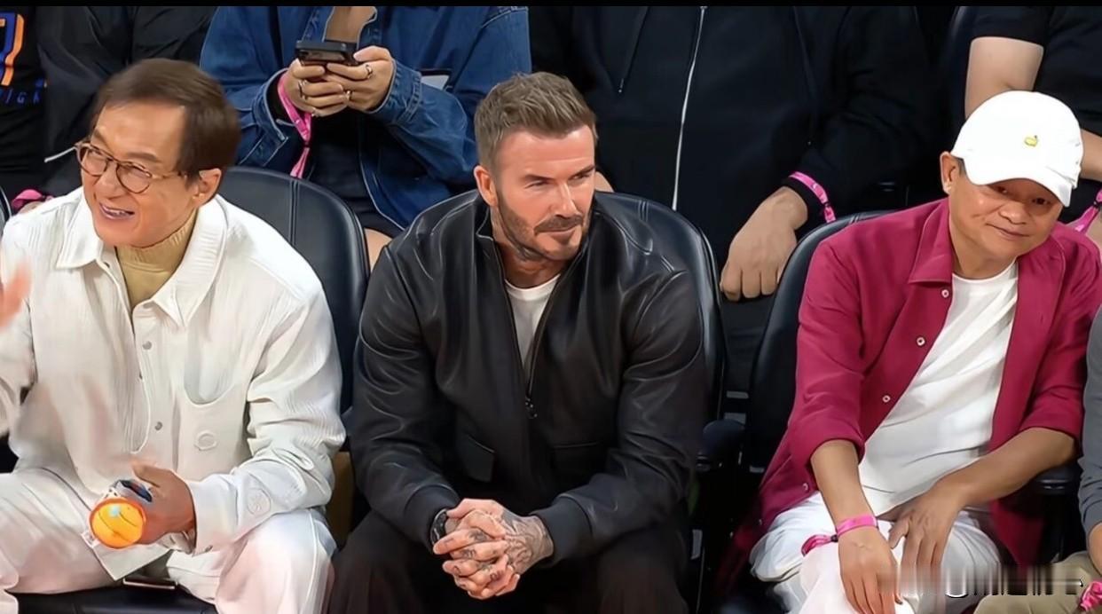 贝克汉姆为什么能坐在他俩中间？NBA中国赛场外吸睛度远超场内，估计很多人花钱买票
