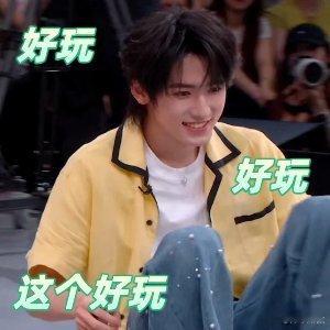 姐姐你真的自带松弛氛围感，没玩游戏时是优雅的小姐姐，一玩游戏怎么就变成活泼可爱的