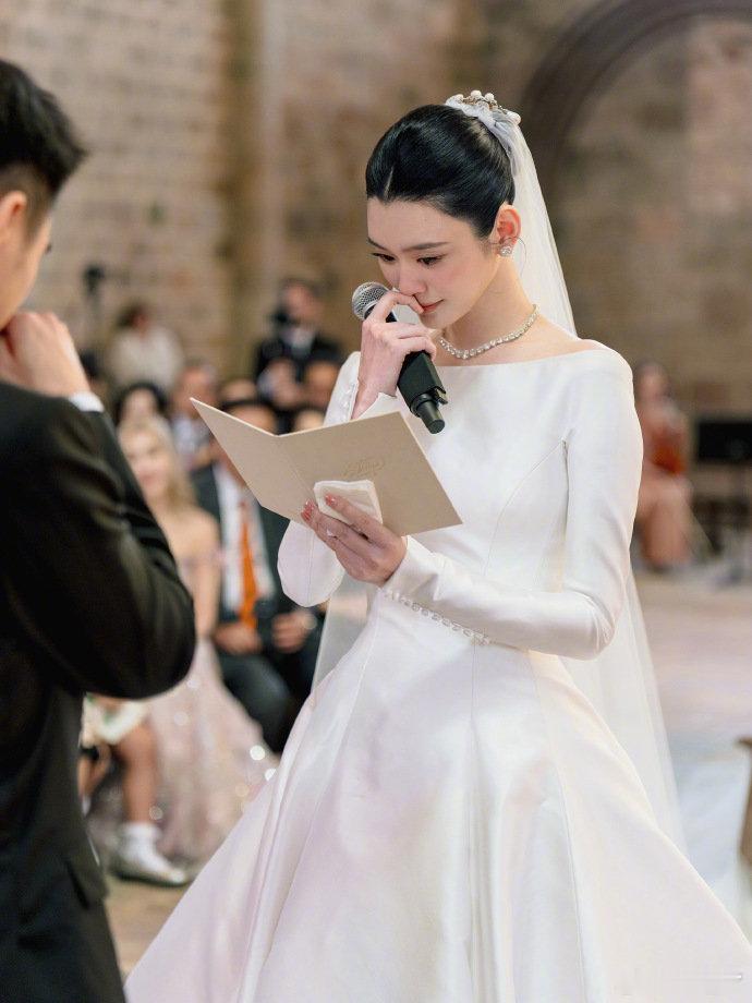 奚梦瑶最后一次婚纱试装奚梦瑶婚纱试装，真的好适合她！奚梦瑶婚纱试装