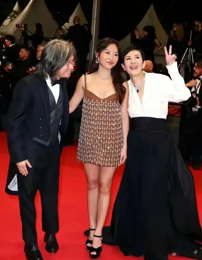 吴君如和陈可辛的女儿原来是个学霸呀！据透露，他们的女儿陈是知（Jillian）最