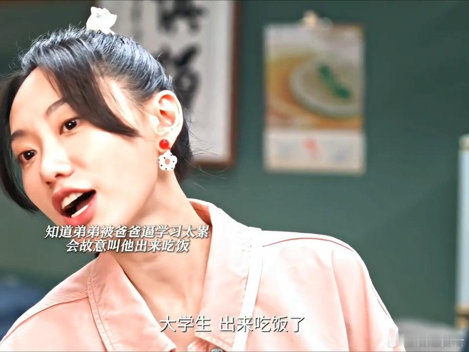 曹思被懂事困住一生生逢其时曹思开启错位人生回望曹思的一生，全是身不由己。幼年丧