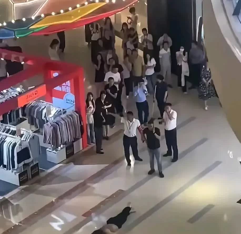 28元奶茶酿悲剧，背后藏着多少未说出口的痛？5月22日下午，扬州京华城商