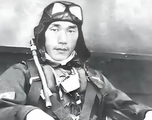 1939年，日军王牌飞行员藤田雄藏跳伞落地后，掏出手枪打死了一个手无寸铁的中国船