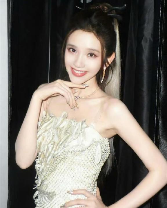 唐艺昕这次能顺利成团，靠的可不是个人实力，而是背后资源互换。从唐艺昕上浪姐开始，